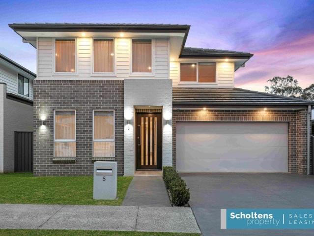 Sensationally Appointed Four Year Old Family Residence OPEN Home Saturday 17 October 9:45 10:30am