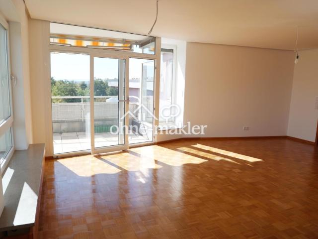 Sensationelle 2,5 Zimmer Whg mit Panoramablick, Balkon + Tiefgarage