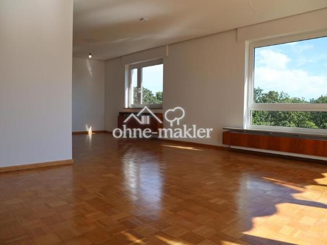 Sensationelle 2,5 Zimmer Whg mit Panoramablick, Balkon + Tiefgarage