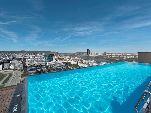 SENSATIONELLER BLICK über den GRÜNEN PRATER vom 26. Stock oberste Wohnetage ! Roof Top Pool + Fitness + Concierge Service + Garage