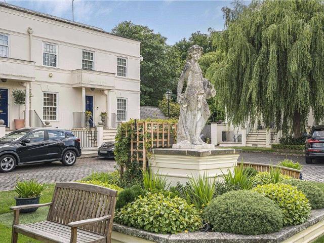 Seaton Close, Putney, SW15 4 bed end of terrace house to rent £6,250 pcm £1,442 pw