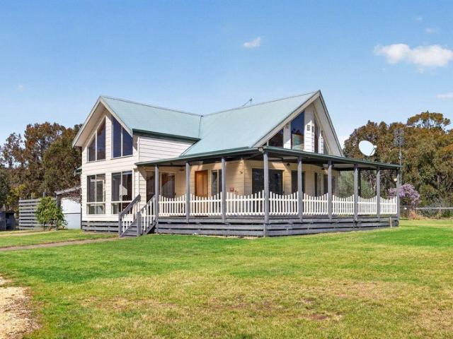 Seaton Hobby Farm With Mountain & Rural Views