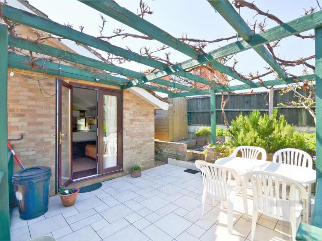 Seaview PO34 Studio to rent £675 pcm £156 pw