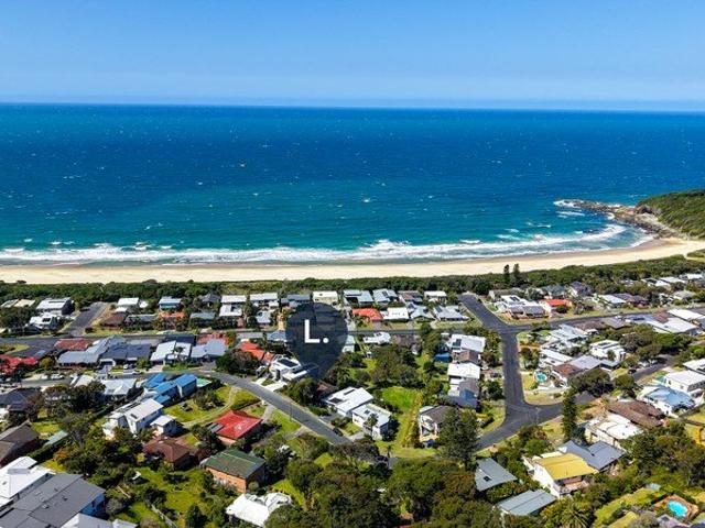 Seaview Street Potential with Space, Privacy & Coastal Views
