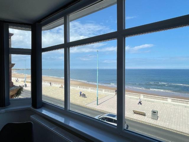 Seaviews Apartment, Promenade. 2 bed apartment to rent £4,106 pcm £948 pw