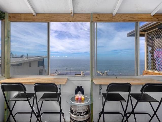 SEAVIEWS! BEACHSIDE UNIT! IDYLLIC LIFESTYLE!