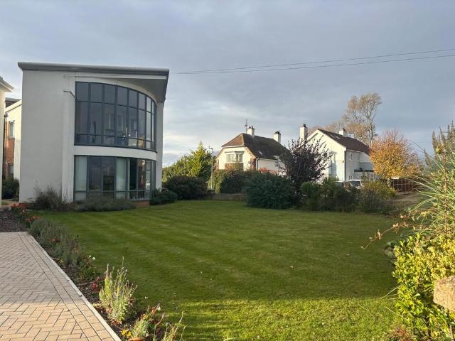 Seawaves, Frinton On Sea CO13 2 bed maisonette to rent £950 pcm £219 pw