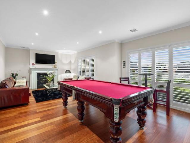 'Sea Breeze' Absolute Waterfront Luxury with Private Powered Jetty