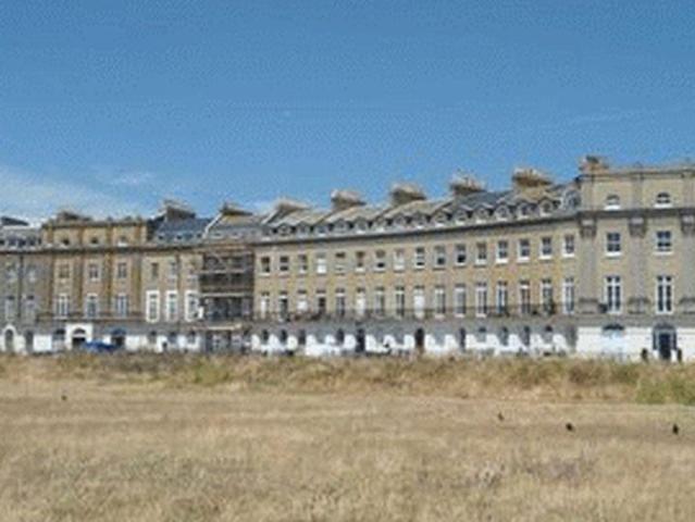 Sea Front, Hayling Island Studio to rent £595 pcm £137 pw