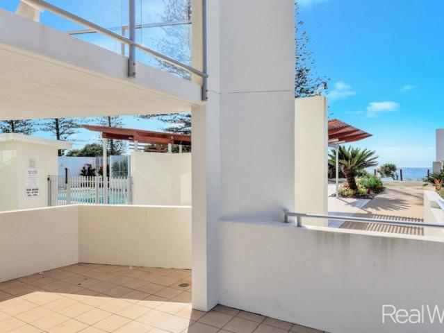 Sea, Sun and Serenity Modern Oceanfront Apartment with Resort Style Amenities