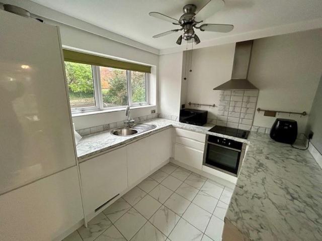 Sea Road, Boscombe, Bournemouth 2 bed flat to rent £1,600 pcm £369 pw