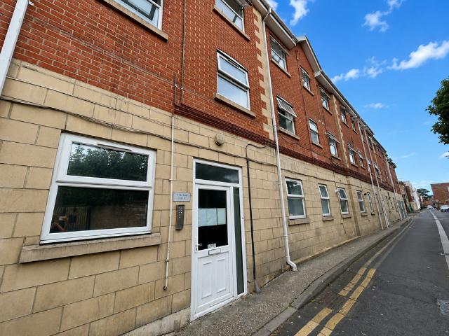 Sea Road, Bournemouth, BH5 2 bed flat to rent £950 pcm £219 pw