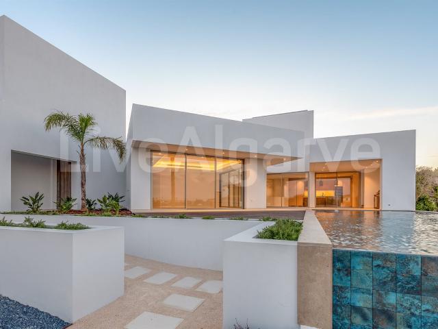 Sea View | Casa Moderna de Luxo turnkey T4+1 Contemporânea e. 528m² Lagos Santa Maria