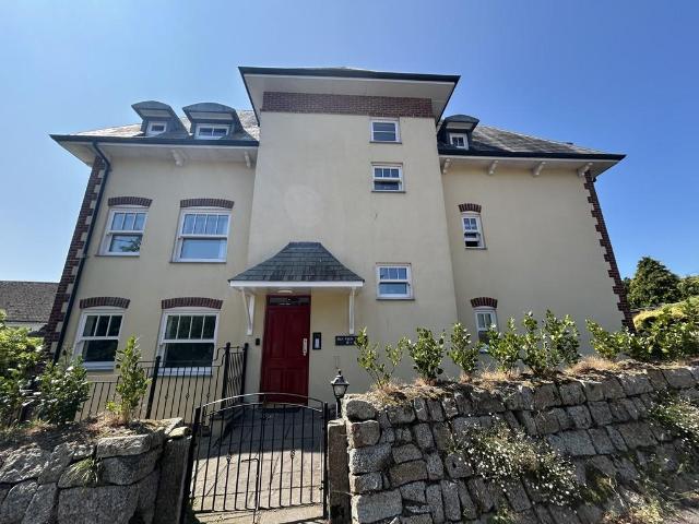 Sea View Road, Falmouth TR11 2 bed apartment to rent £1,375 pcm £317 pw