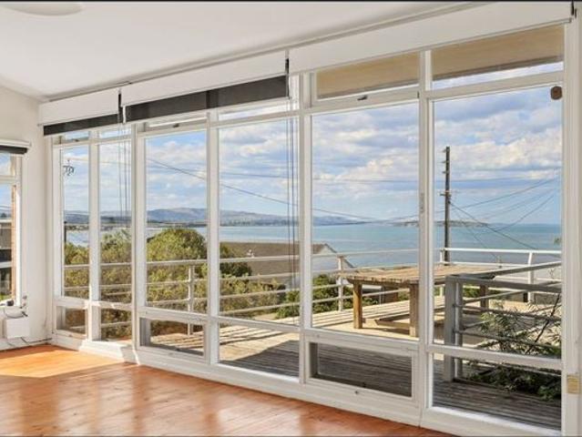 Sea views in a beautiful location