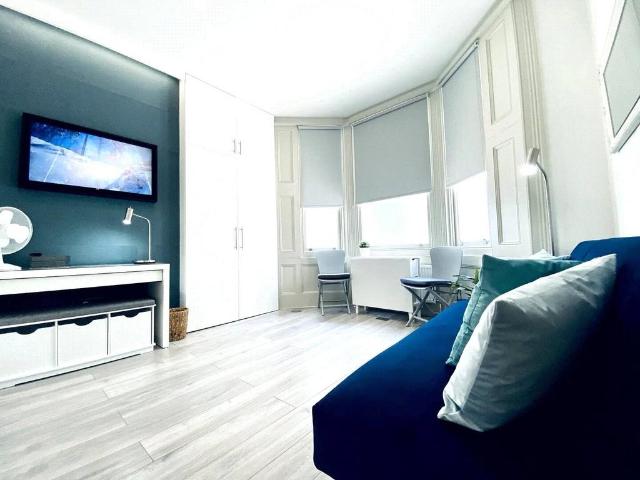 Seafield Road, Hove, East Sussex, BN3 Studio to rent £800 pcm £185 pw