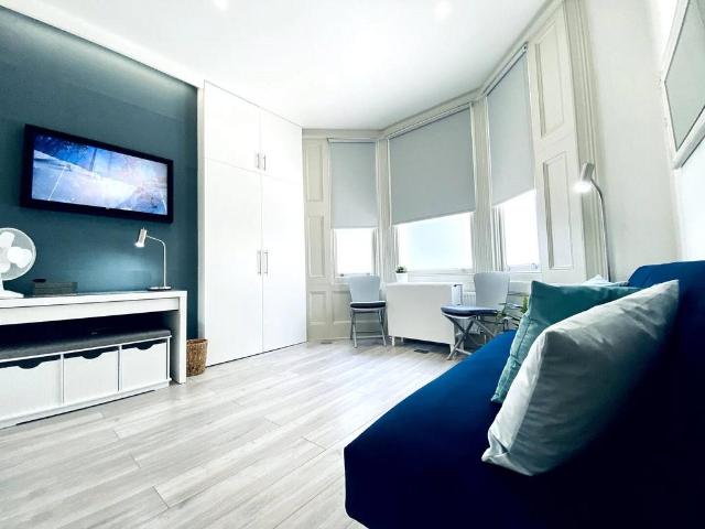 Seafield Road, Hove, East Sussex, BN3 Studio to rent £900 pcm £208 pw