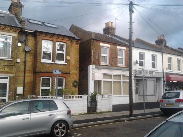 Seaforth Avenue, New Malden KT3, 2 bed flat to rent, £1,700 pcm | PrimeLocation