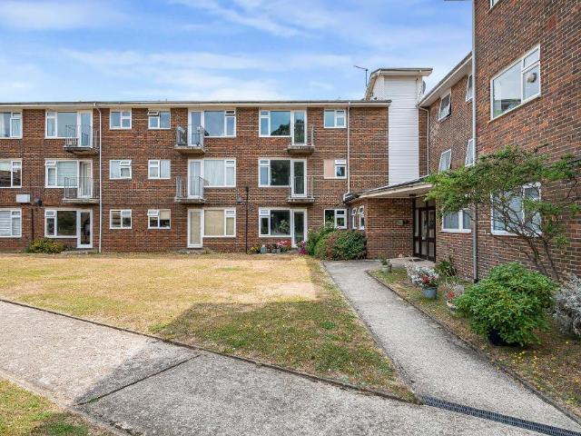 Seaford BN25 1 bed flat to rent £795 pcm £183 pw