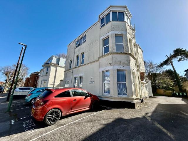 Seaford Court, Argyll Road, Bournemouth 2 bed flat to rent £1,050 pcm £242 pw