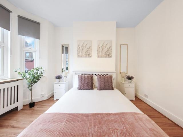 Seaford Road, London W13 1 bed in a house share to rent £1,200 pcm £277 pw