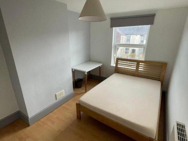 Seaford Street 4 bed flat to rent £1,820 pcm £420 pw