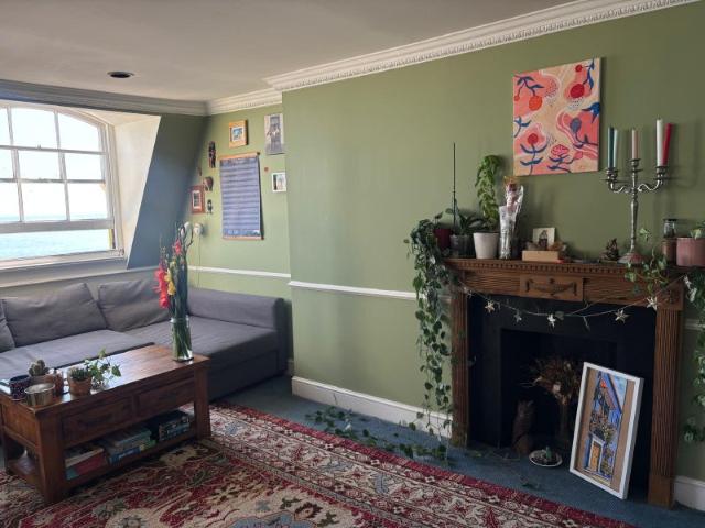 Seafront Hove flat, 17 nights, bills included