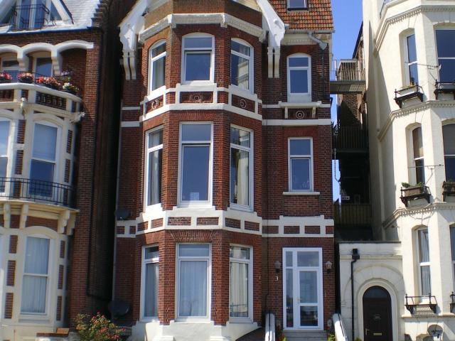 Seafront Studio Flat To Let in Southsea
