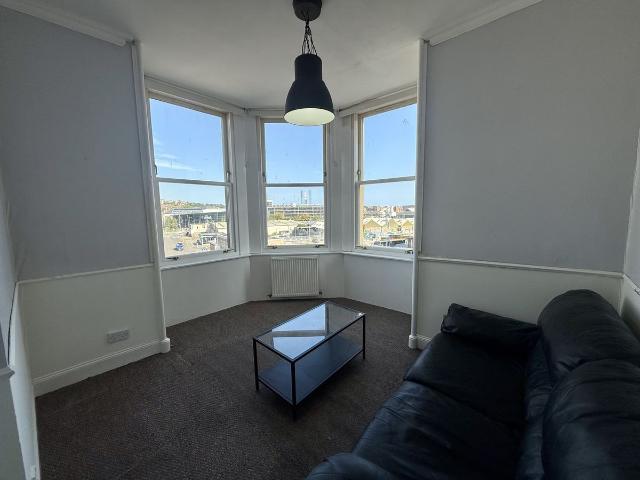 Seagate, Dundee DD1, 3 bed flat to rent, £850 pcm | PrimeLocation