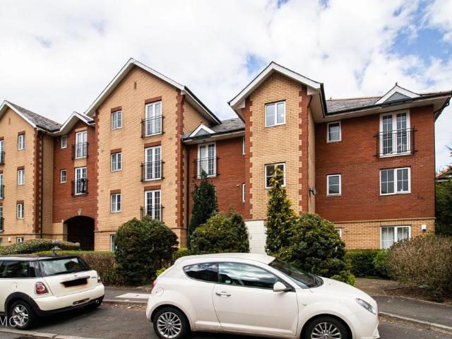 Seager Drive, Cardiff Bay 2 bed flat to rent £995 pcm £230 pw