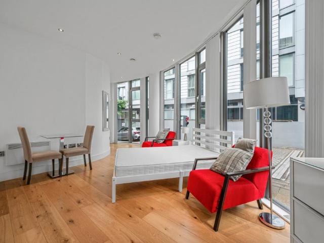 Seager Place, London, SE8 Property to rent £1,725 pcm £398 pw