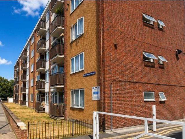 Seagrave Close, Wellesley Street. 2 bed flat to rent £2,300 pcm £531 pw
