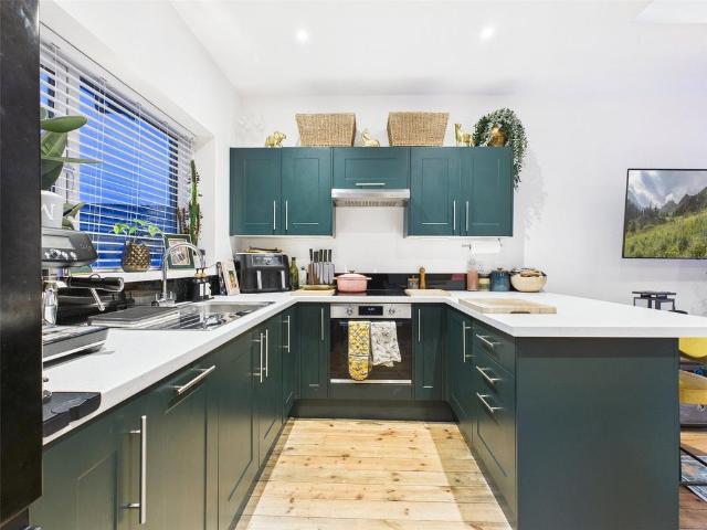 Seagull Mews, Portslade, East Sussex. 2 bed house to rent £1,650 pcm £381 pw