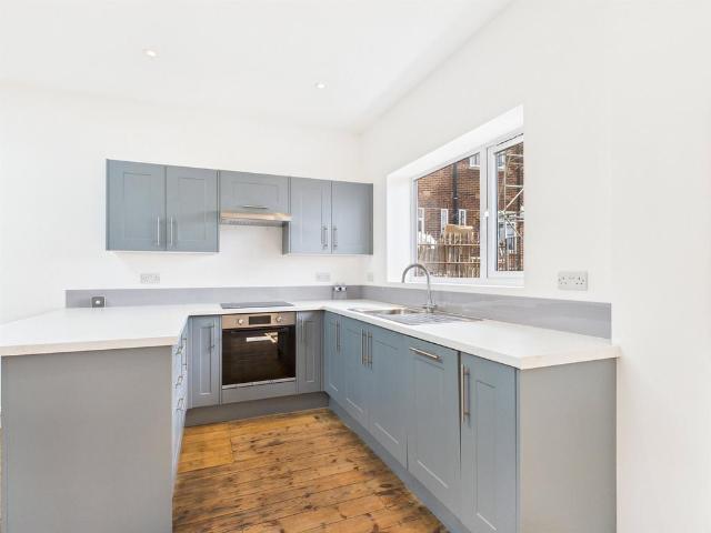 Seagull Mews, Portslade, East Sussex. 2 bed house to rent £1,650 pcm £381 pw