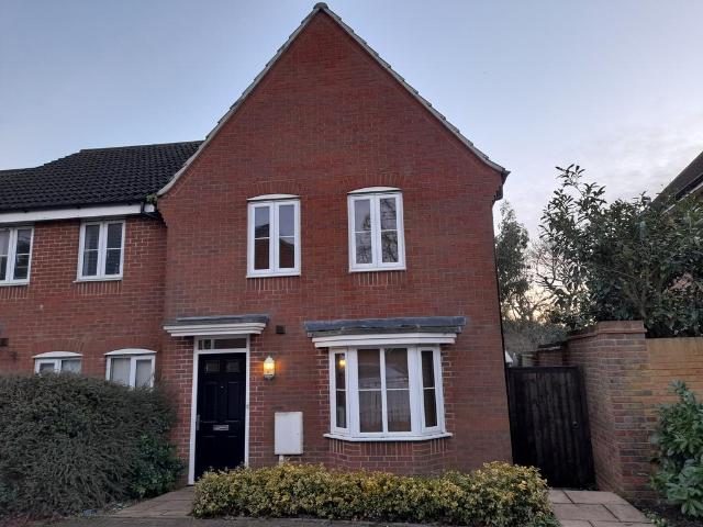 Searchlight Heights, Chattenden. 3 bed end of terrace house to rent £1,700 pcm £392 pw