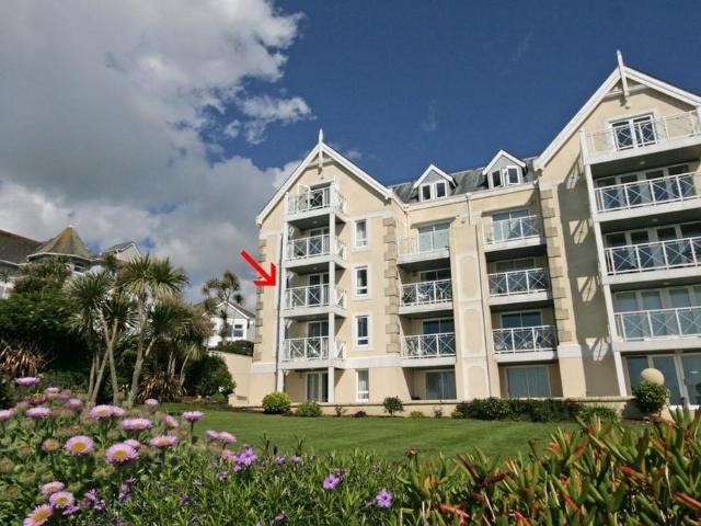 Seascapes, Falmouth TR11 2 bed apartment to rent £1,500 pcm £346 pw
