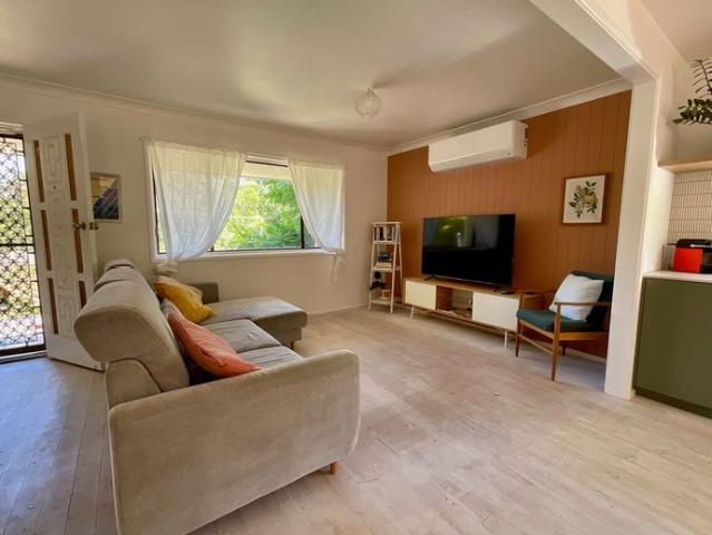 Seashell Narrawallee Cottage