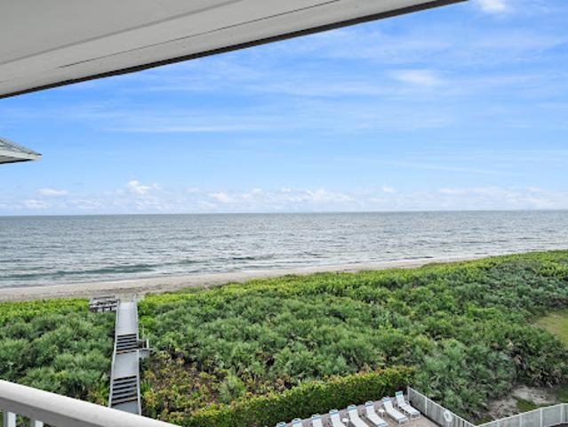 Seaside apartment with terrace
