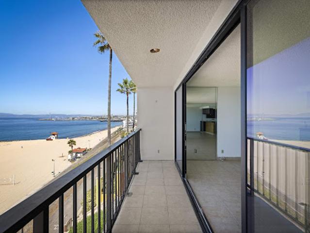 Seaside apartment with terrace