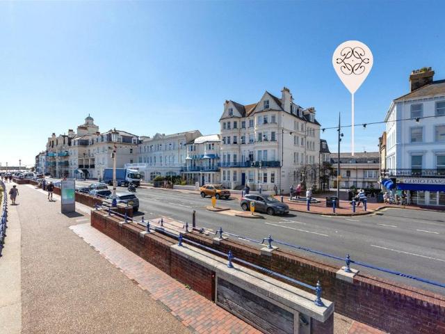 Seaside, Eastbourne, BN22 1 bed apartment to rent £950 pcm £219 pw