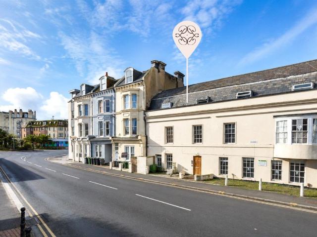 Seaside, Eastbourne BN22, 1 bed flat to rent, £850 pcm | PrimeLocation