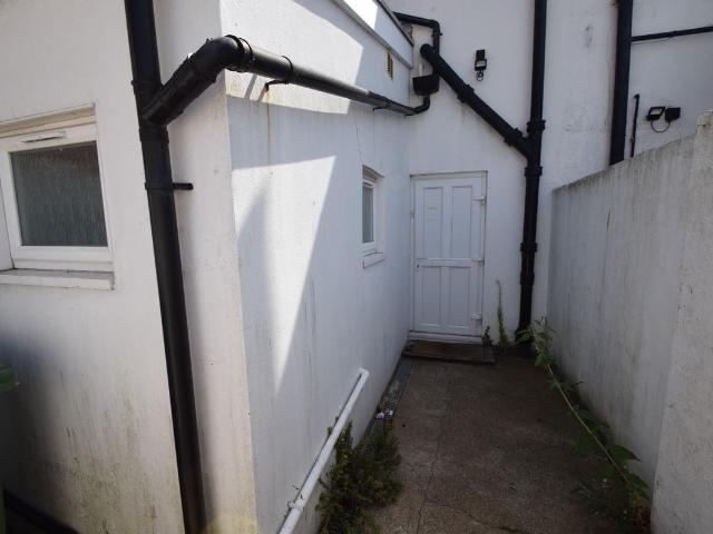 Seaside, Eastbourne BN22, 1 bed flat to rent, £850 pcm | PrimeLocation