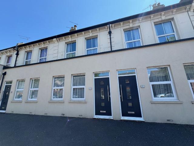 Seaside, Eastbourne BN22, 2 bed flat to rent, £1,100 pcm | PrimeLocation