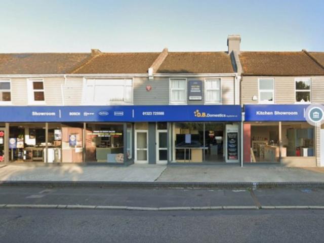 Seaside, Eastbourne BN22, 2 bed flat to rent, £1,100 pcm | PrimeLocation