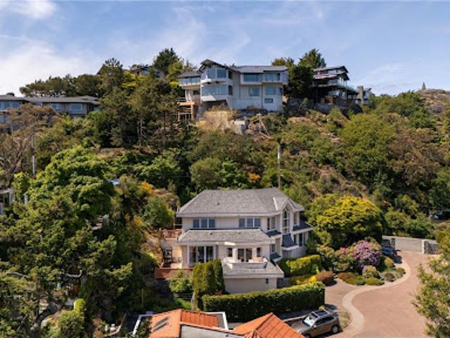 Seaside house with terrace