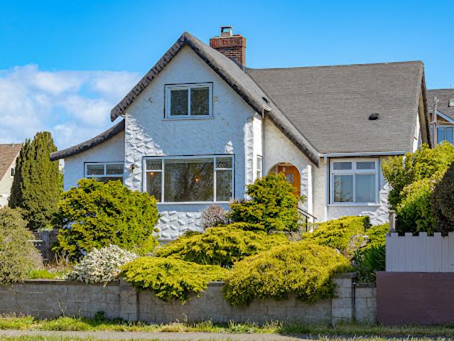 Seaside house with garden