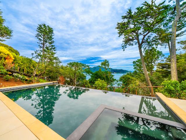 Seaside house with pool