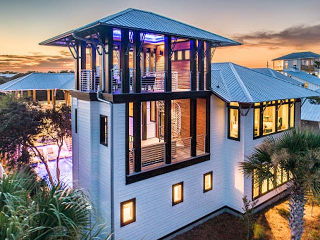 Seaside house with pool and garden