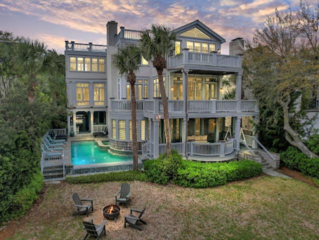 Seaside house with pool and terrace