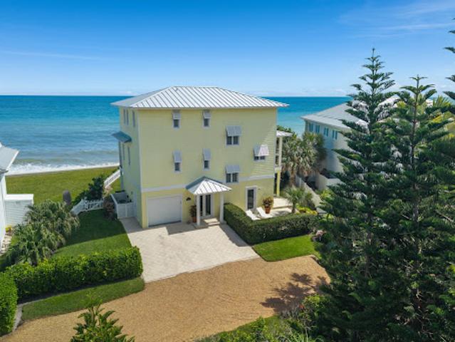 Seaside house with garden and terrace